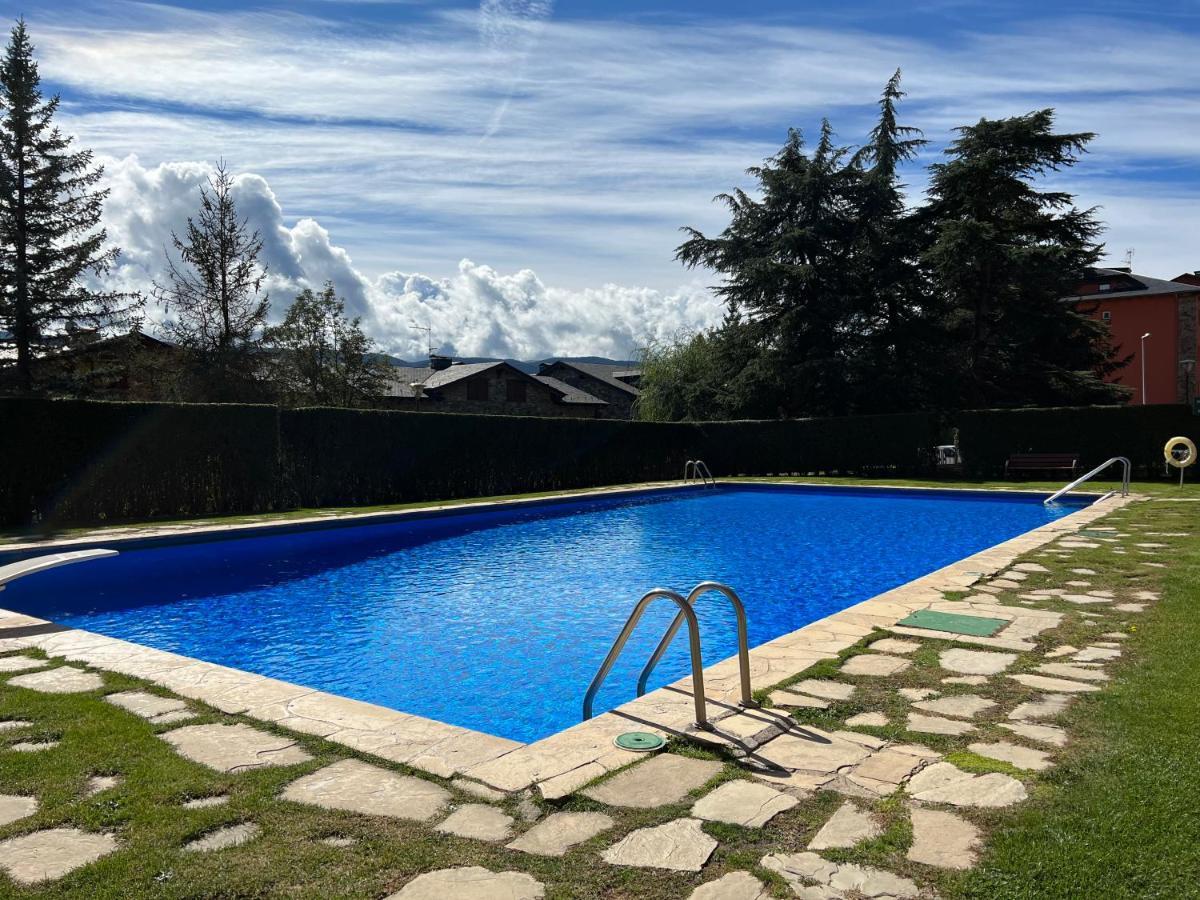 Piso Puigcerda Vistas Y Piscina Daire Dış mekan fotoğraf